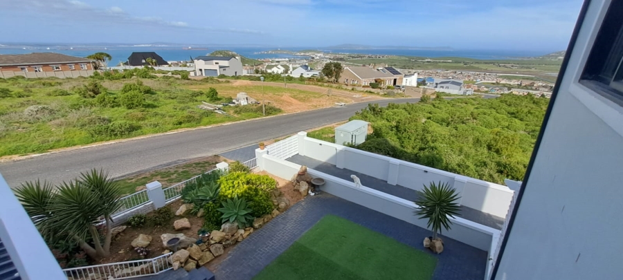 6 Bedroom Property for Sale in Hoogland Western Cape